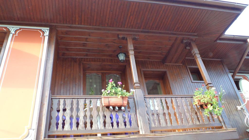 Chuchura Family Hotel Koprivshtitsa Buitenkant foto