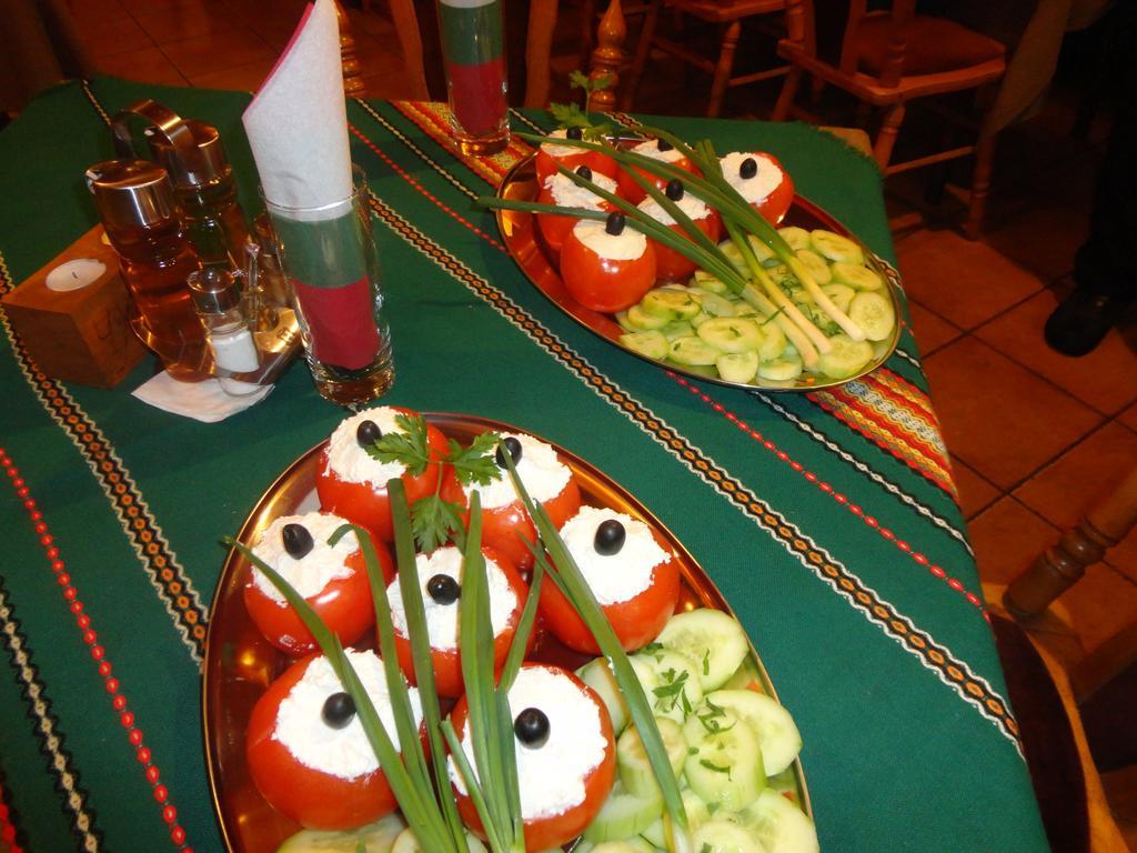 Chuchura Family Hotel Koprivshtitsa Buitenkant foto