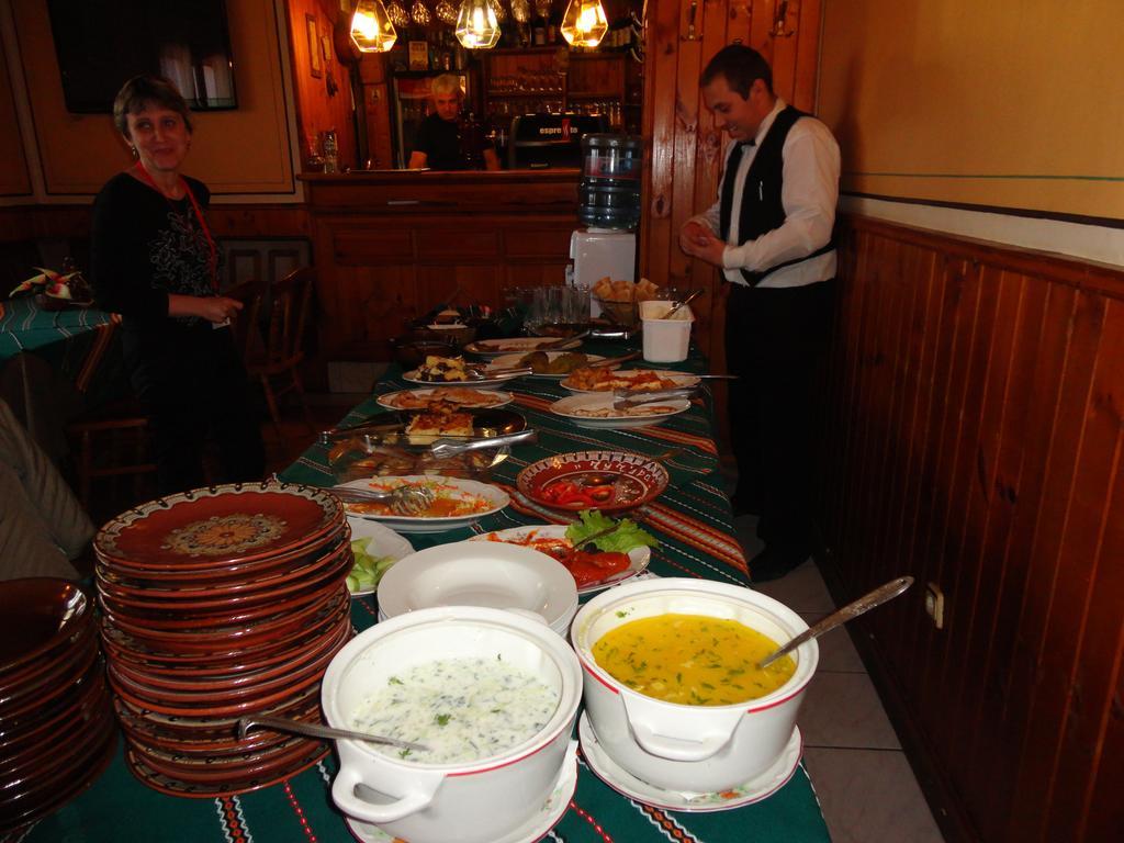 Chuchura Family Hotel Koprivshtitsa Buitenkant foto