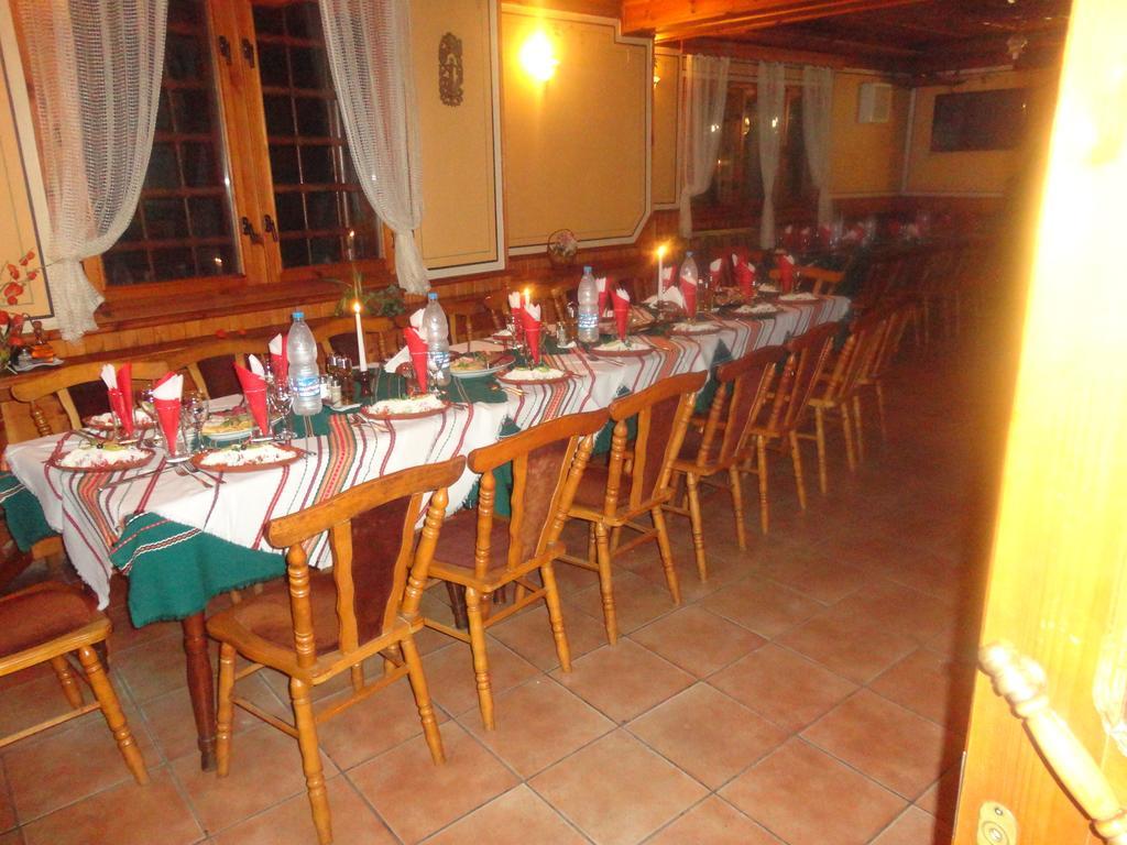 Chuchura Family Hotel Koprivshtitsa Buitenkant foto