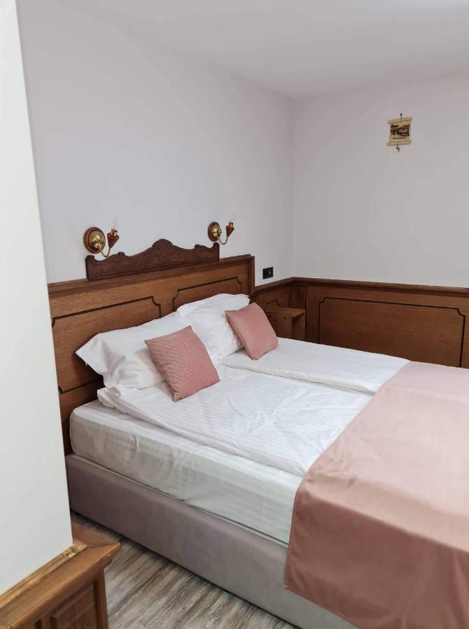 Chuchura Family Hotel Koprivshtitsa Buitenkant foto
