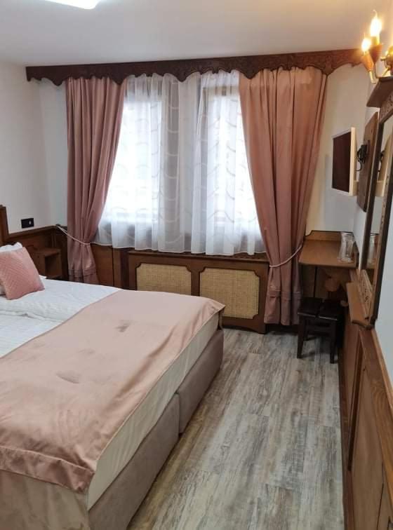 Chuchura Family Hotel Koprivshtitsa Buitenkant foto