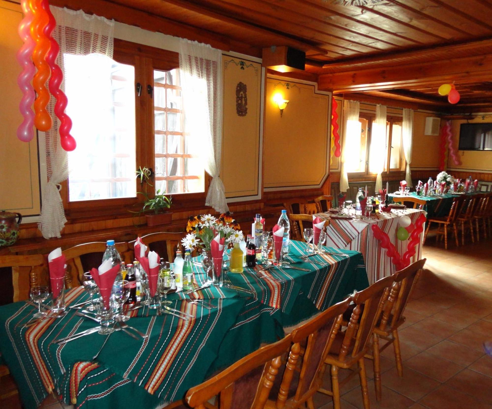 Chuchura Family Hotel Koprivshtitsa Buitenkant foto